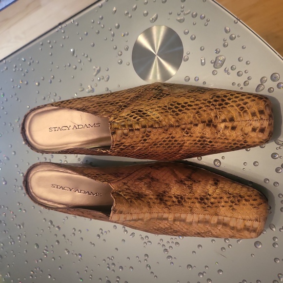 Women Stacy Adam's Snakeskin mules - Picture 1 of 3